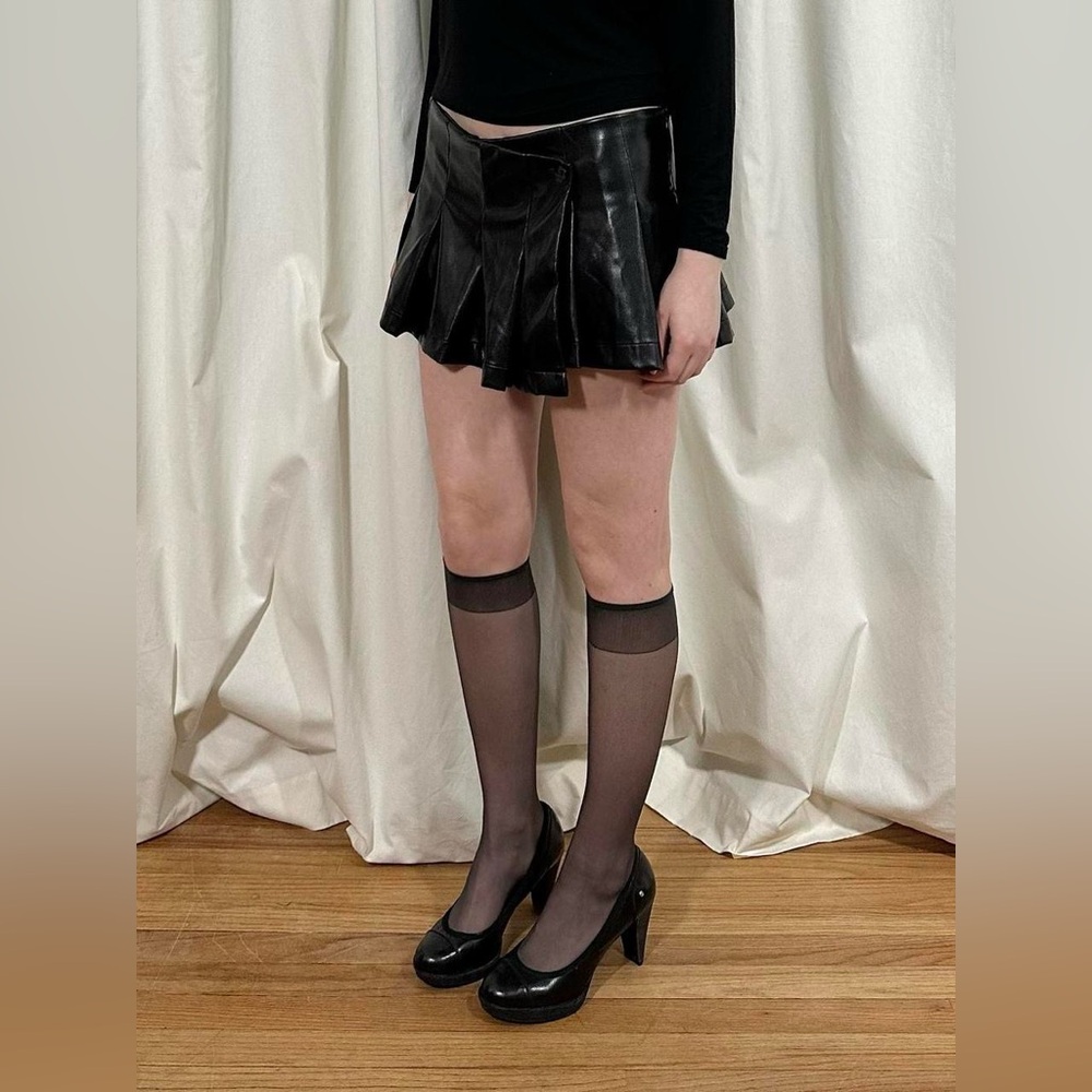 Low Rise Faux Leather Pleated Mini Skirt - Picture 3 of 8